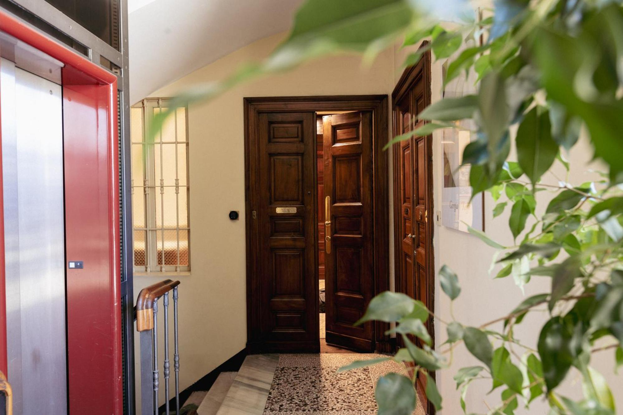 Eleganza Sabauda 120 Sqm Luxury Historical Flat Turin